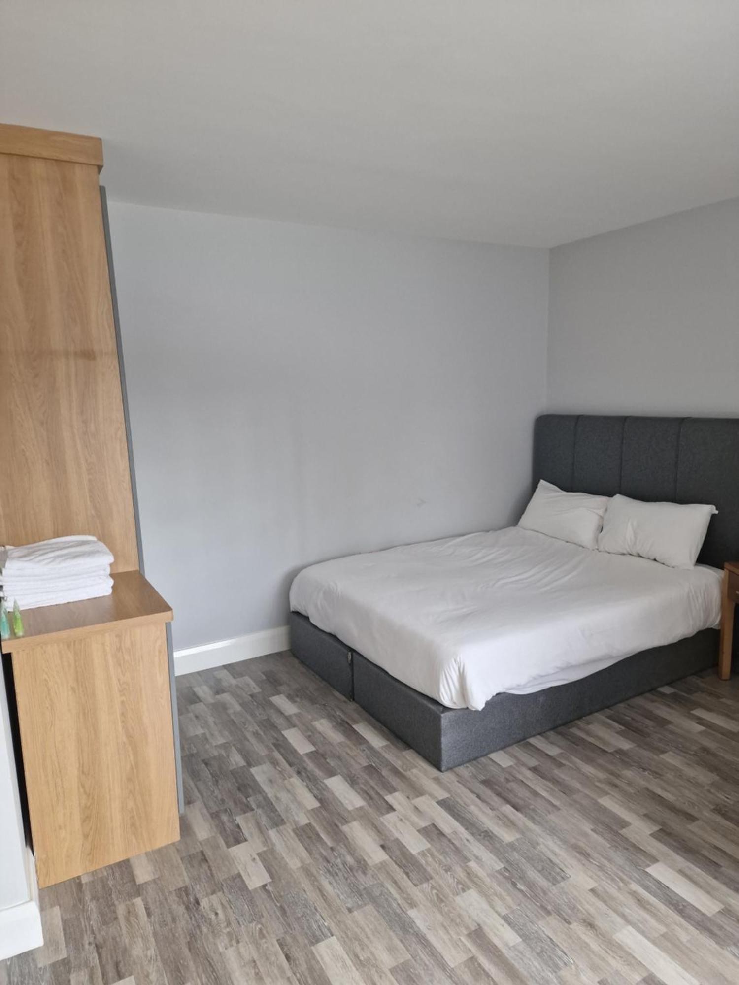 آثلون Home Inn المظهر الخارجي الصورة
